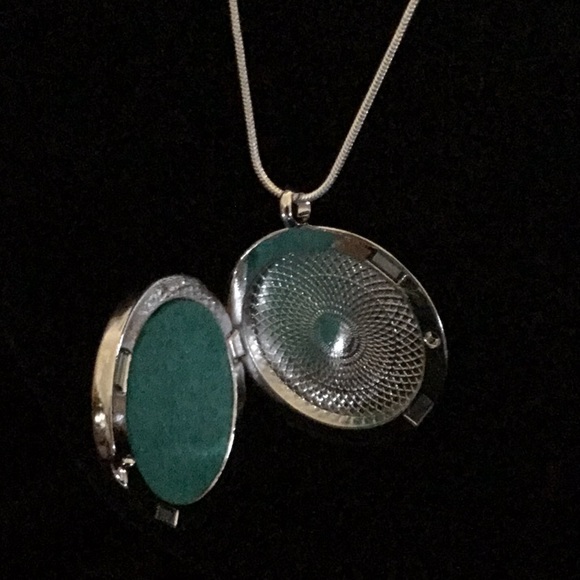 CROSS 316L STAINLESS STEEL AROMATHERAPY LOCKET - Picture 2 of 6